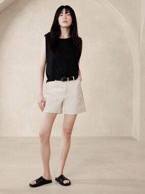 Banana Republic Factory Stretch-Cotton Icon Short in Cream